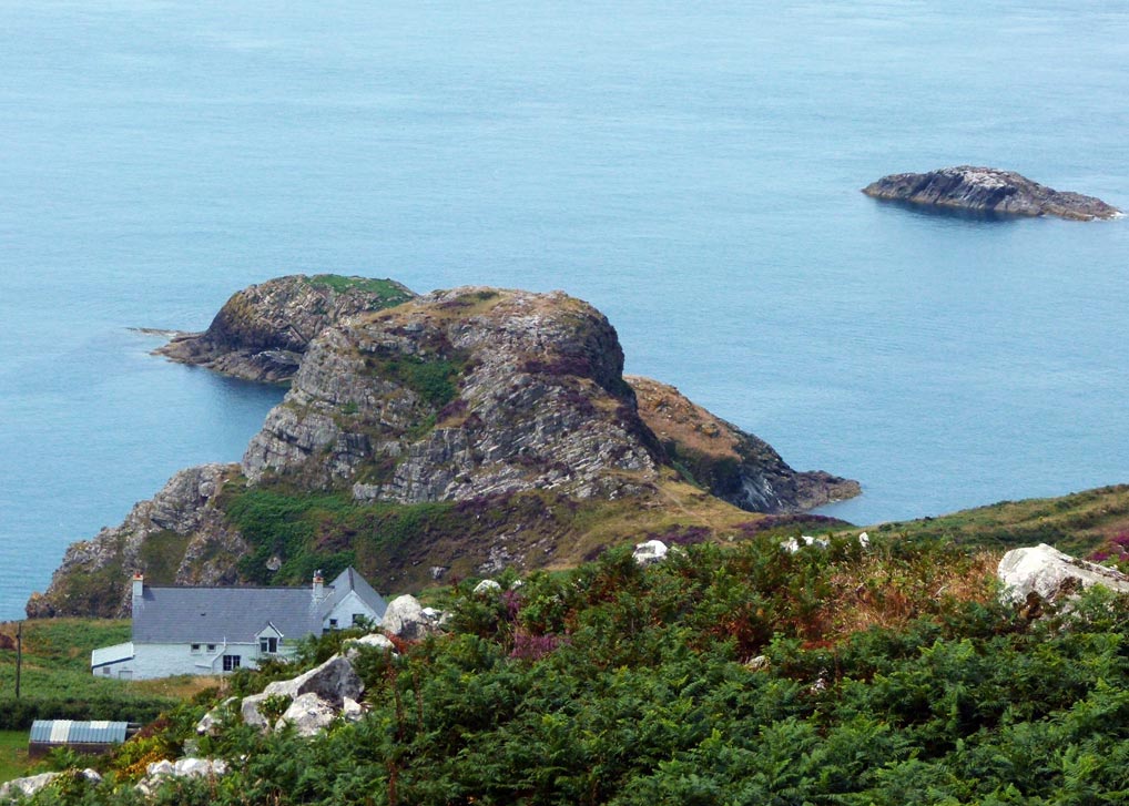 Dinas Mawr promontory fort, Dinas Mawr, Pwllderi, Pencaer